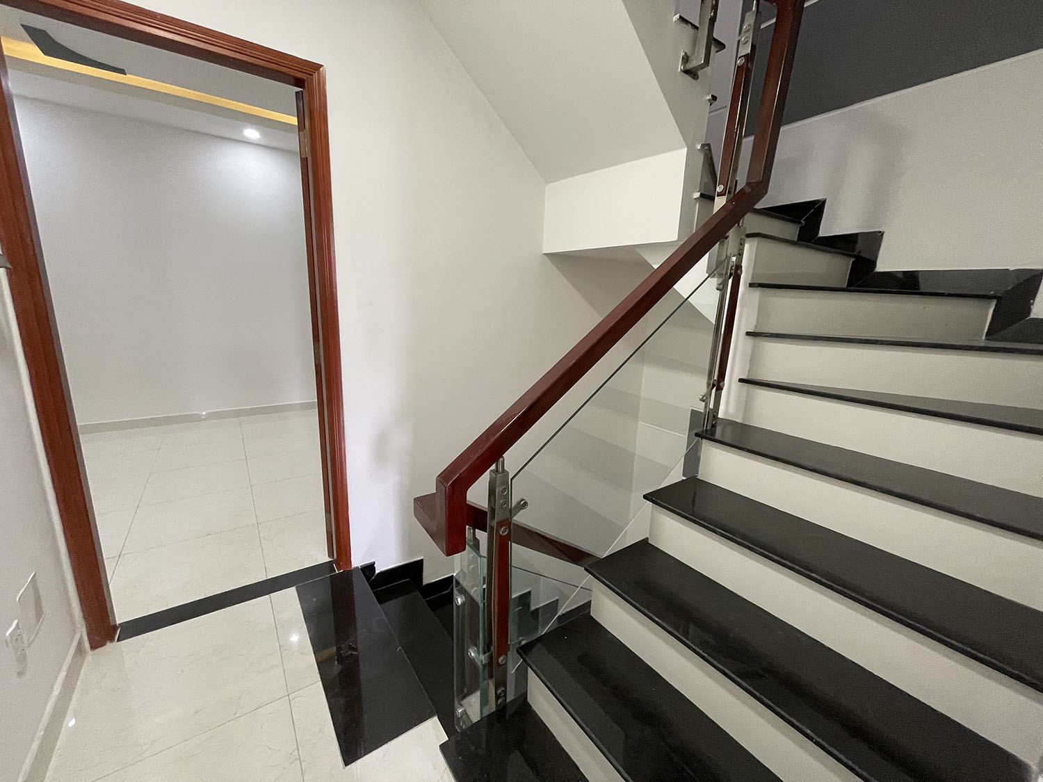 Bán nhà Hoàng Hoa Thám, Quận Bình Thạnh tuyệt phẩm 3 lầu (4,5m x 12m) đẹp lung linh hẻm ôtô khu VIP